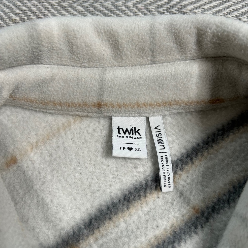 Twik⎪Fleece Shacket - Picture 5 of 6